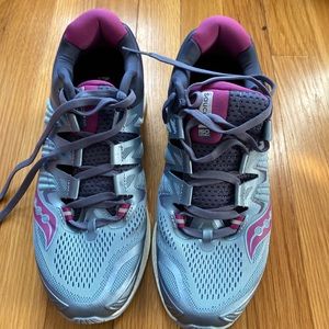 New in box saucony triumph iso 4 size 9.5